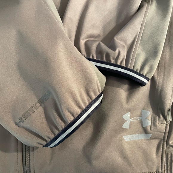 Under Armour mens lightweight coat. - Picture 11 of 12